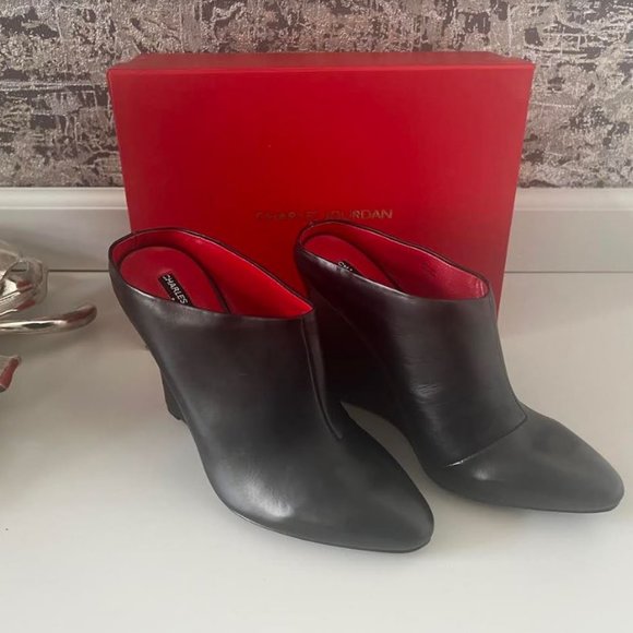 *NIB* CHARLES JOURDAN BLACK LEATHER SLIDE ON WEDGE BOOTS_sz 9 - Picture 3 of 5